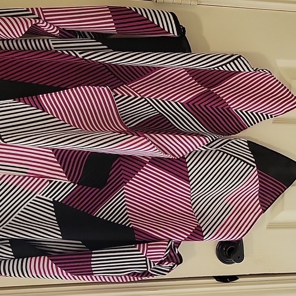 Geometric Patterned Women's Blouse - Picture 5 of 12
